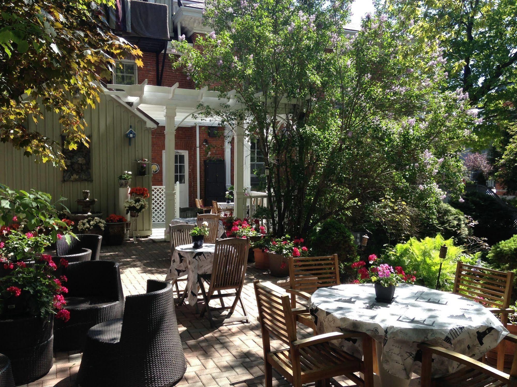 Trinity House Inn Gananoque Exterior foto