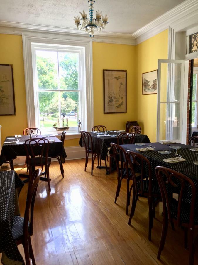 Trinity House Inn Gananoque Exterior foto
